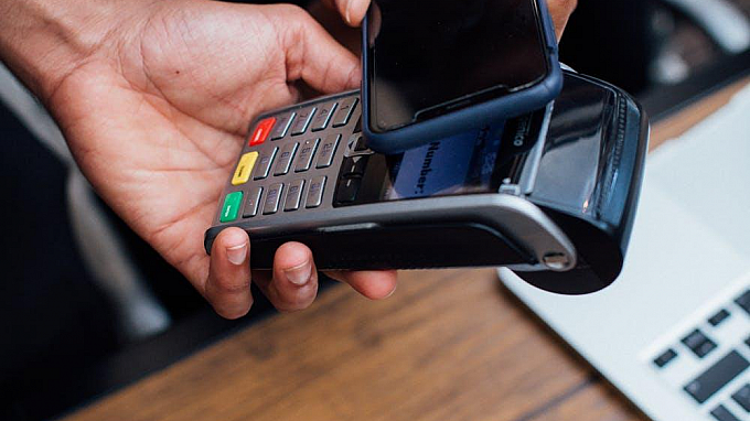 Does Tyl accept Apple Pay?